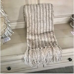🪞 NWT Ultra Soft Decorative Fringe Throw Blanket in neutral multi